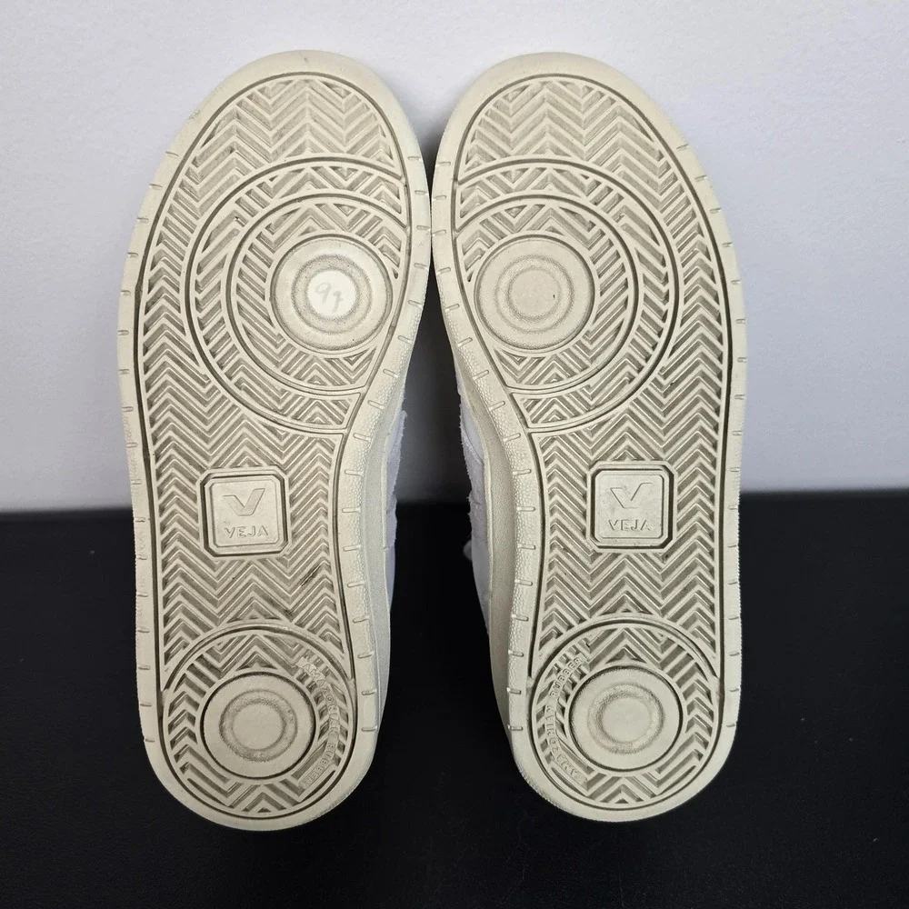 Veja Shoes Womens Size 5 White V-12 Leather Casual Walking‎ Athletic Sneakers